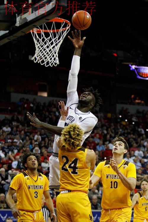 奎塔持球杀入内线双手砸扣,扣篮完成前还吐出舌头庆祝 奎塔持球杀入内线双手砸扣,扣篮完成前还吐出舌头庆祝